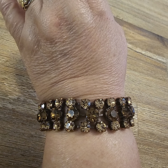 Estate Vintage Juliana Amber Glass Rivoli 3 Row Gold Tone Bracelet - Picture 8 of 12